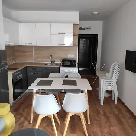 Διαμέρισμα Luxury In Mb Πομόριε